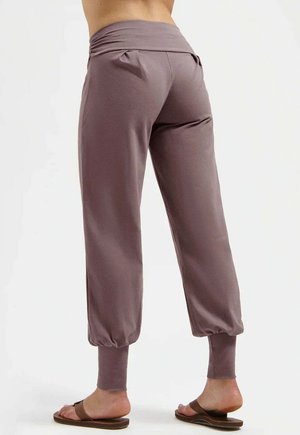 Lichtpaarse cropped broek met een brede tailleband, geplooide details en elastische boorden. Gemaakt van gladde, rekbare stof voor comfort.