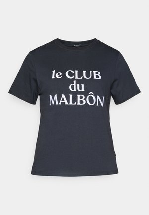 Must musta T-särk, millel on valged kirjad "le CLUB du MALBÔN." Lühikesed varrukad ja klassikaline ümmargune kaelus.