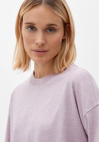 s.Oliver LONGSLEEVE GLITZEREFFEKT - Langarmshirt - perlmuttrosa