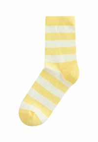 Calcetín de rayas horizontales amarillas y blancas con puño, talón y puntera acanalados, mostrado plano sobre un fondo blanco.