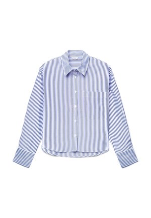 Chemise boutonnée à manches longues à rayures verticales bleues et blanches, avec une poche poitrine et un col pointu.