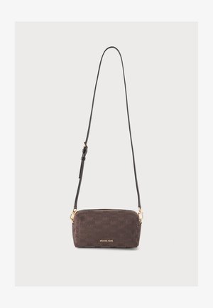 MICHAEL Michael Kors, BRYANT SOFT XBODY - Чанта за носене през рамо - chocolate