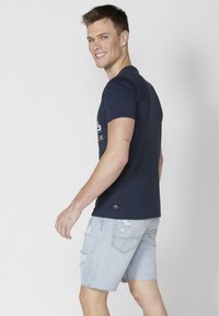 Koroshi SHORT SLEEVE  - Marškinėliai su spaudiniu - navy