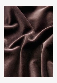 Selezionato, mocha brown