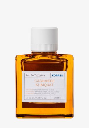 Flacon de parfum rectangulaire ambre avec bouchon blanc, étiqueté Korres Cashmere Kumquat Eau De Toilette, 50 ml, indiquant les notes olfactives et l'origine Athènes.