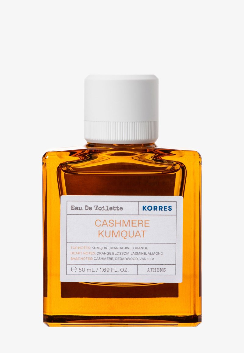 Amber rektangulær parfume flaske med hvid hætte, mærket Korres Cashmere Kumquat Eau De Toilette, 50 ml, med duftnoter og oprindelse i Athen.