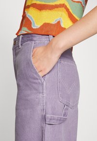 Wrangler Relaxed fit -farkut - lilac