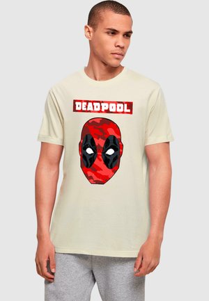 DEADPOOL - CAMO HEAD  - Print T-shirt - sand