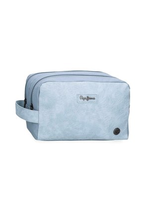 Bolsa de aseo azul claro con dos compartimentos con cremallera, patrón floral texturizado, asa lateral y parche con el logo de la marca en el frente.