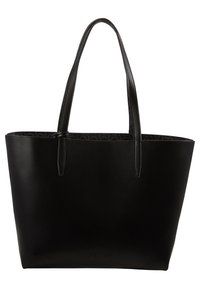 Černá taška přes rameno s hladkým koženým vnějším povrchem, pevným tvarem, dvěma uchy a vzorovaným látkovým podšívkovým vyložením. Obsahuje jemný detail loga.