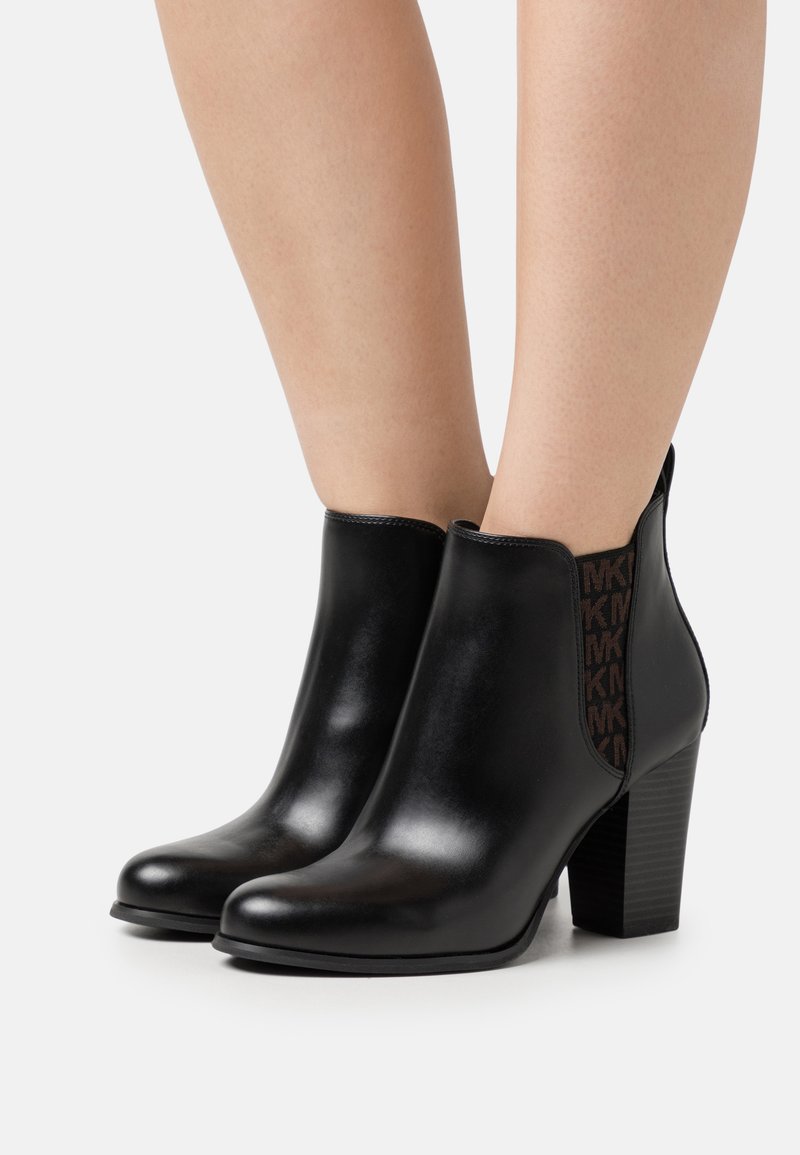 MICHAEL Michael Kors - EVALINE HEELED - Kotníková obuv na vysokém podpatku - black, Zvětšit