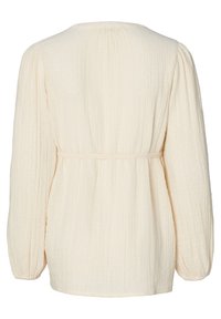 Cremfarbene Bluse aus strukturiertem, plissiertem Stoff. Verfügt über lange, gepuffte Ärmel und ein tailliertes Detail. Keine sichtbaren Verschlüsse.