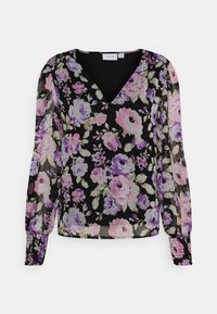 Blusa floral preta com decote em V, mangas longas transparentes e punhos elásticos. Apresenta padrões florais em roxo, rosa e cinza em tecido leve.