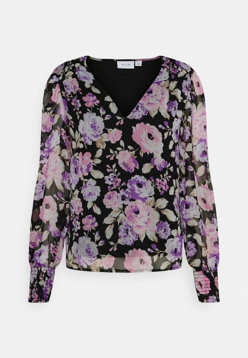 Blusa floral preta com decote em V, mangas longas transparentes e punhos elásticos. Apresenta padrões florais em roxo, rosa e cinza em tecido leve.