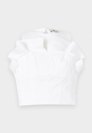 Blusa bianca senza maniche con collo alto arricciato e dettaglio a occhiello sul davanti, distesa su uno sfondo bianco.