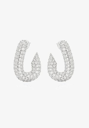 Silberfarbene Ohrringe in Zickzackform, bedeckt mit kleinen klaren Edelsteinen. Glatte Oberfläche mit spitzen Enden, die das Licht reflektieren.