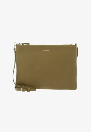 Sac bandoulière en cuir vert olive avec sangle ajustable, fermeture éclair dorée et petit logo "Coccinelle" doré à l'avant.