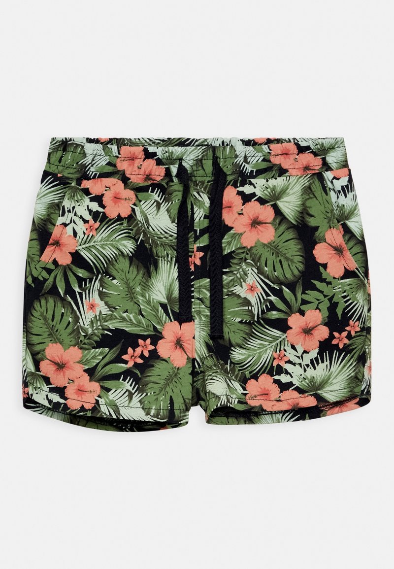 Shorts à imprimé tropical vert et noir avec fleurs d'hibiscus roses et taille cordon noire sur fond blanc.