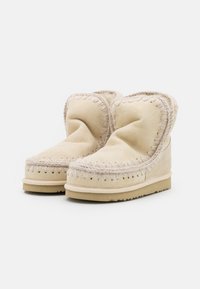 Mou Botas clássicas de cano curto - vanilla
