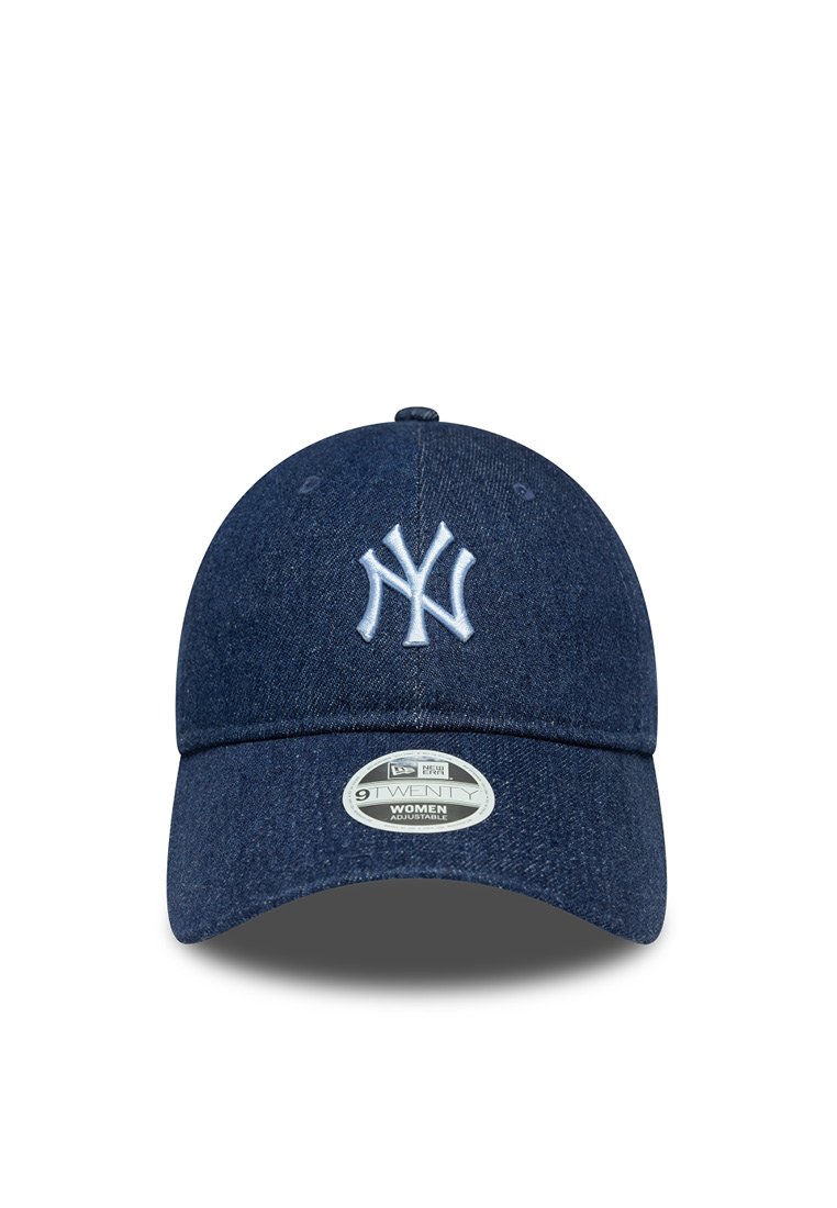Casquette de baseball en denim bleu marine avec une sangle ajustable, comportant un logo NY brodé en blanc sur le devant et une visière courbée.