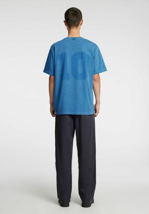 Annarr T-SHIRT MIT RUNDHALSAUSSCHNITT KURZÄRMELIGES - Nyomott mintás póló - federal blue