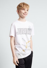 Jordan - ROADTRIP XRAY TEE - T-shirt imprimé - white Image miniature 1