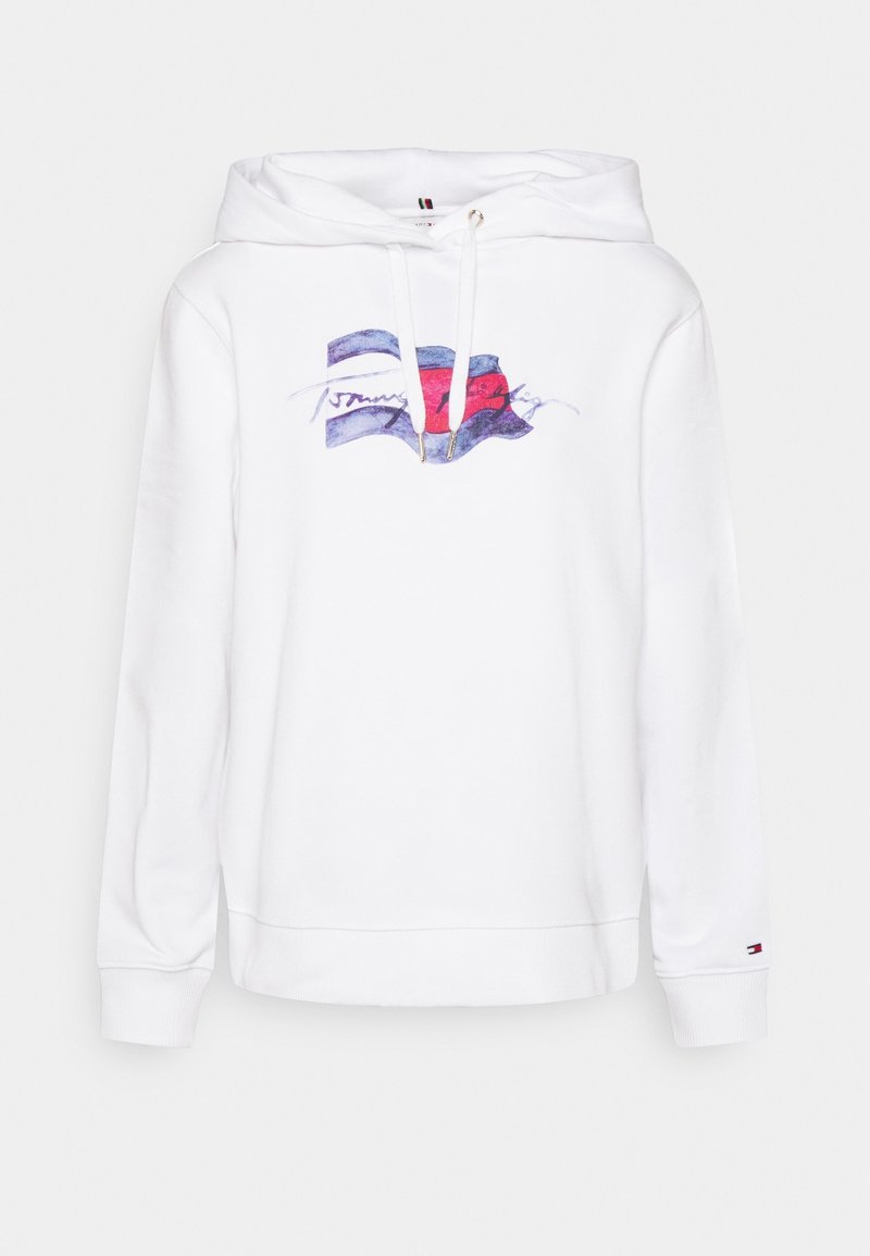Sweat à capuche blanc avec un graphique coloré représentant un drapeau à l'avant et un texte signature, capuche avec cordon de serrage, poignets côtelés, et petit logo sur la manche gauche.
