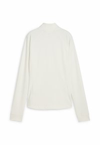 Veste de sport blanche à manches longues avec col haut, manches raglan et texture lisse ; présente une silhouette ajustée et un design minimaliste.