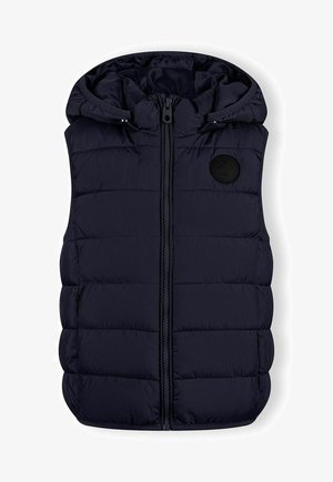 Marineblauer Puffer-Weste mit Kapuze, ausgestattet mit einem durchgängigen Reißverschluss, horizontaler Nahtführung und einem runden schwarzen Logo-Patch auf der Brust. Glatte, glänzende Textur.