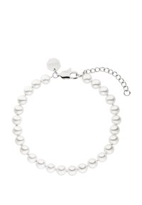 Perlenarmband, das aus einer Reihe glatter, runder weißer Perlen mit einem Silberverschluss und einer verstellbaren Kette für Größenvariation besteht.