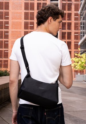 Larkson, EBBA UNISEX - Bandolera - black