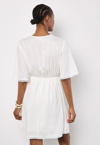 Apricot DAISY FRONT - Jurk - white