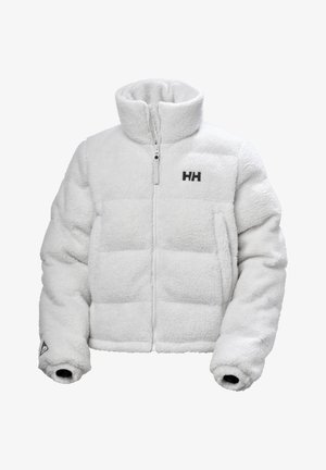 Biała polarowa kurtka z wysokim kołnierzem, z zamkiem błyskawicznym, pikowany fason i czarnym logo na piersi. Posiada elastyczne mankiety i boczną kieszeń.