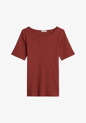 T-shirt en coton rouge rouille à manches courtes avec col rond, texture subtile et étiquette de la marque Marc O'Polo à l'intérieur de l'encolure.