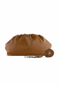 Borsa a mano in pelle marrone con design arricciato, tracolla regolabile e dettagli metallici. Texture morbida e forma arrotondata senza cuciture.