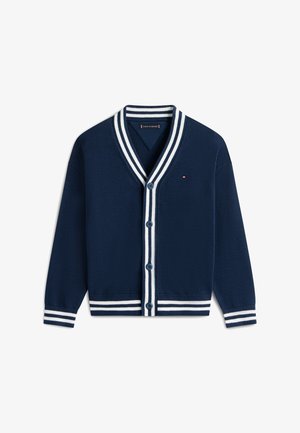 Cardigan bleumarin cu nasturi, cu dungi albe duble pe guler, mansete și tiv, având un mic logo Tommy Hilfiger pe piept.