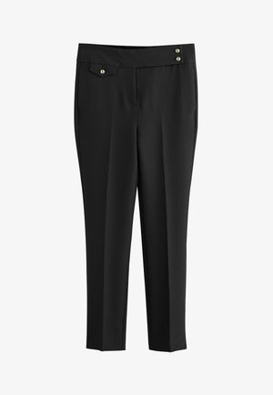 Černé kalhoty na míru vyrobené z lehkého materiálu. Mají plochý přední díl, dvě boční kapsy a zlaté knoflíkové detaily blízko pásku.