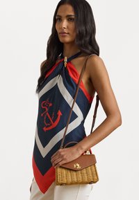 Valimata, light walnut/lauren tan