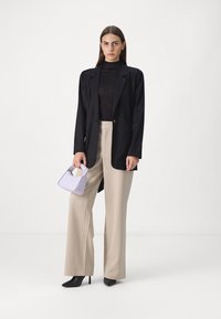 Guess JONI  - Kratka jakna - jet black