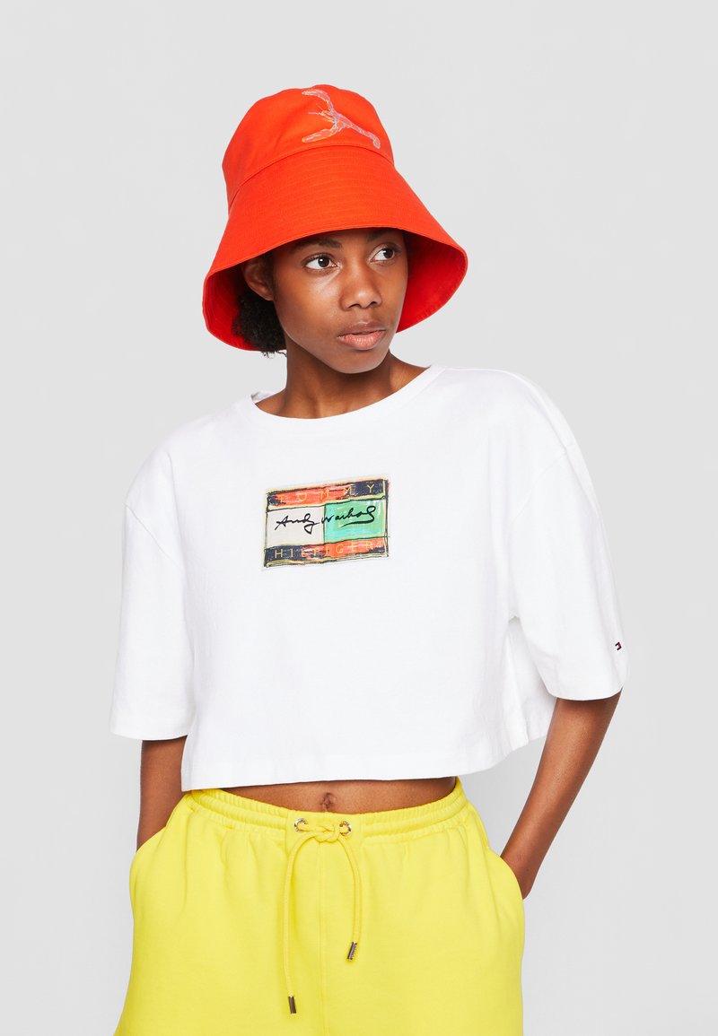 Tommy Hilfiger ANDY WARHOL BUCKET HAT Hat deep orange/vivid yellow