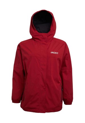 Giacca impermeabile rossa con cappuccio, polsini regolabili, tasche laterali con zip e logo sul petto. Texture liscia e vestibilità ampia.