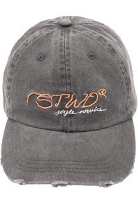 Grå denimbasebollkeps med slitna kanter. Inkluderar broderad "STWD"-logotyp i orange och "style service" i vitt på framsidan.
