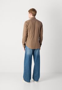 Calvin Klein SLIM SHIRT - Formalna srajca - new tan