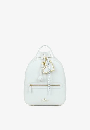 Zaino in pelle bianca con zip dorata, charm a forma di cuore in oro, nappina e dettaglio nodo, marchiato "braccialini" in basso al centro.