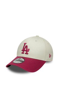 Baseball cap with a cream crown and maroon brim. Features an embroidered "LA" logo in maroon. Adjustable back strap and textured fabric.