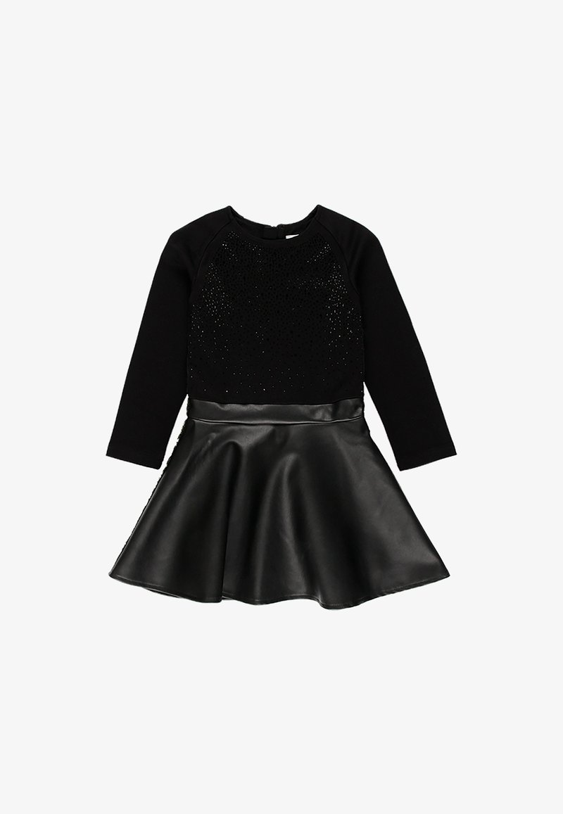Robe noire à manches longues avec un haut texturé orné de petites perles et une jupe évasée en similicuir lisse.