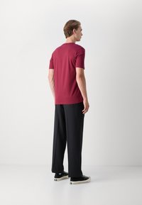 BOSS THOMPSON - Basic póló - dark red