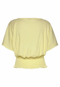 Top giallo con schiena arricciata, maniche corte a dolman, tessuto testurizzato e orlo elastico a ruffles, che creano una vestibilità ampia e rilassata.