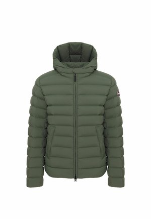 Geacă puffer verde cu fermoar frontal, glugă și design matlasat. Dispune de buzunare laterale și o petrecere cu logo pe brațul superior.