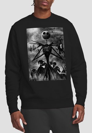 Schwarzer Sweatshirt mit einem graustufigen Grafiken eines skeletalen Figures mit einem großen Kopf, umgeben von abstrakten Formen und stürmischen Elementen.